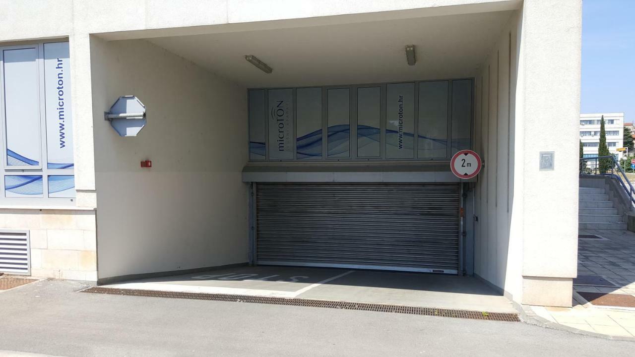 Apartman Vip, With Free Garage Parking Pula Zewnętrze zdjęcie